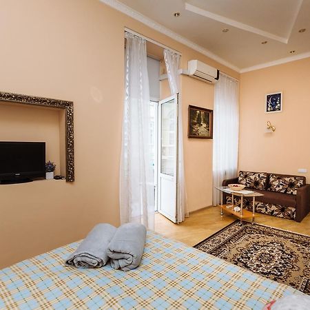 Apartments On Teatralna 26 Лвив Екстериор снимка