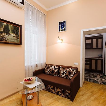 Apartments On Teatralna 26 Лвив Екстериор снимка
