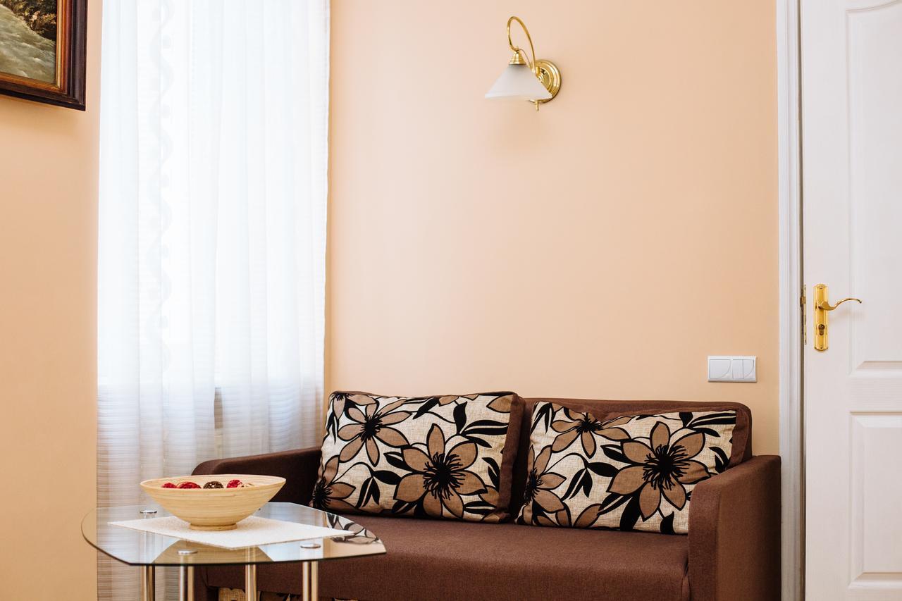 Apartments On Teatralna 26 Лвив Екстериор снимка