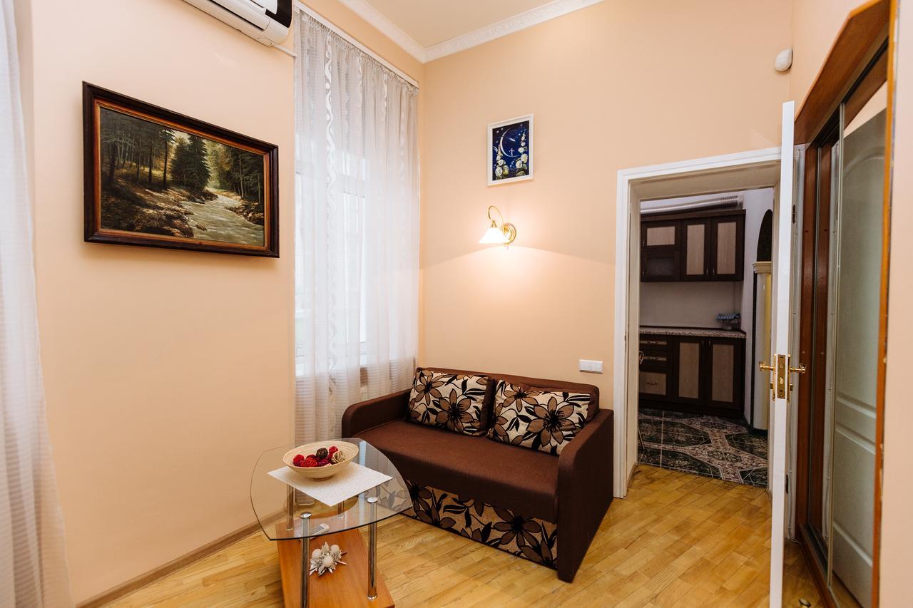 Apartments On Teatralna 26 Лвив Екстериор снимка